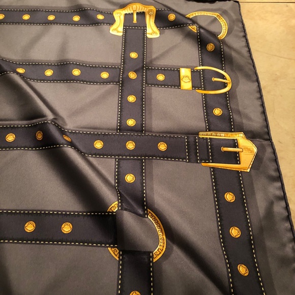 🖤💛VERSACE 🖤💛 - Picture 13 of 13